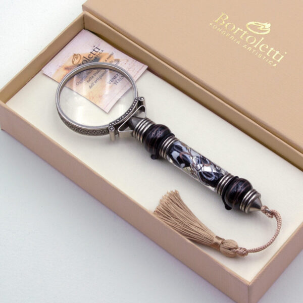 Magnifying glass Bernini