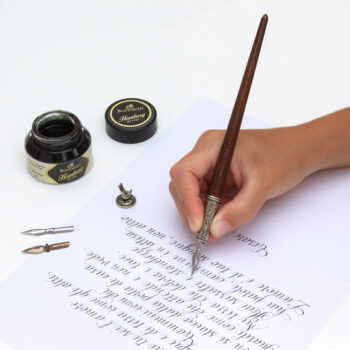Handcrafted Italian calligraphy gift set featuring a wooden pen with bronze details. set11