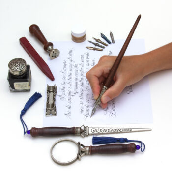 Set scrivania elegante con penna calligrafica e accessori in bronzo